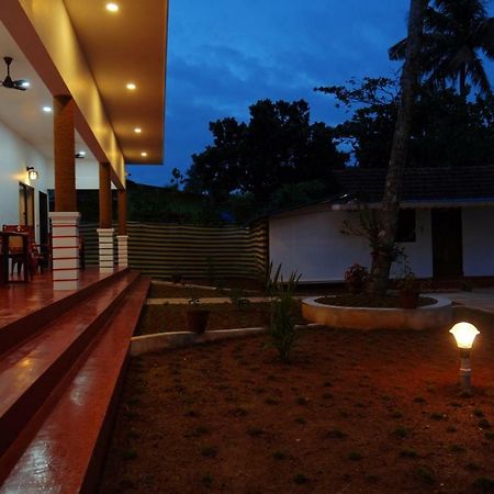 מאראריקולם Marari Phoenix Beach Homestay מראה חיצוני תמונה